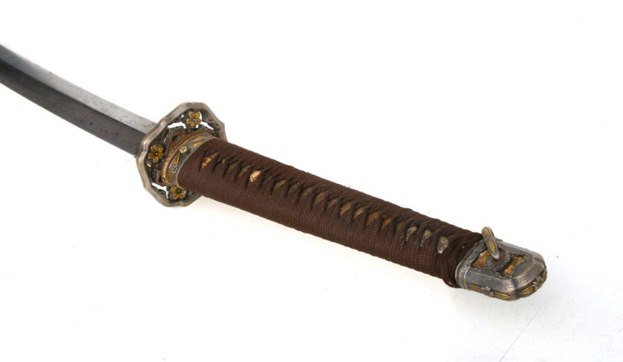 A Japanese Samurai Katana sword in WWII fittings, the blade thought to be earlier and with - Image 6 of 13