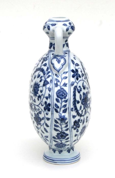 A Chinese blue and white moon flask decorated scrolling flowering foliage, 29cm high - Bild 3 aus 6