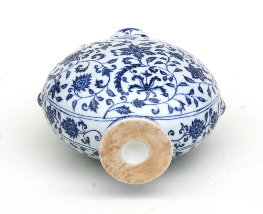 A Chinese blue and white moon flask decorated scrolling flowering foliage, 29cm high - Bild 6 aus 6