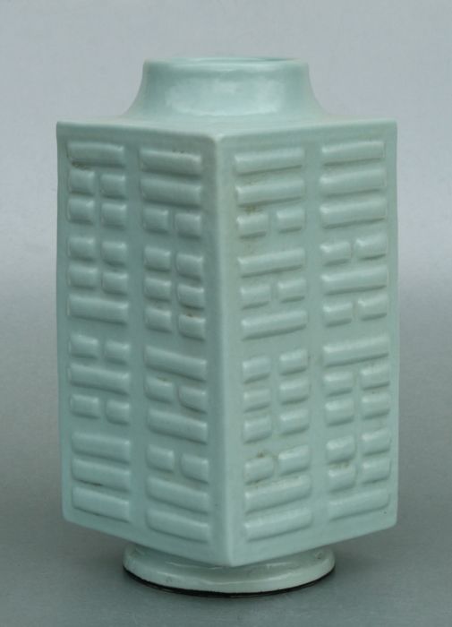 A Chinese celadon glaze Kong vase, six character blue mark to the underside, 28cms high. - Bild 4 aus 4