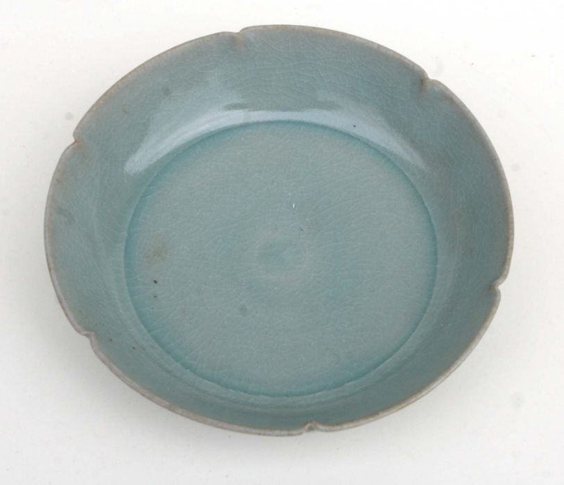 A Chinese celadon crackle glazed brush washer, 15cm diameter - Bild 3 aus 3