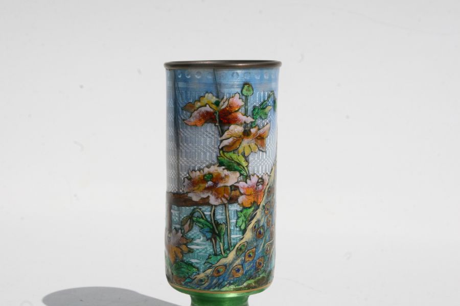 A Japanese Ginbari cloisonne enamel spill vase decorated with a peacock within a landscape, 12cms - Bild 9 aus 12