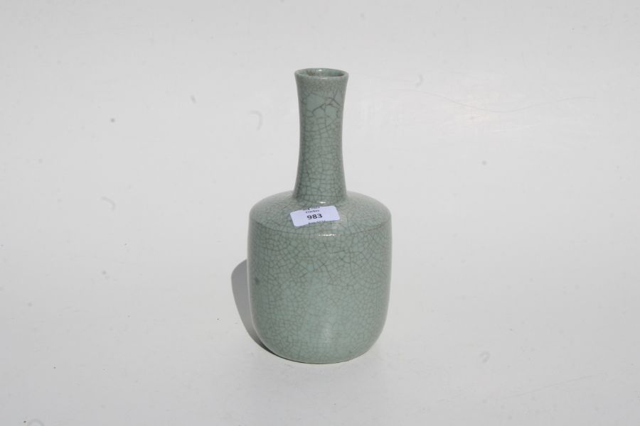 A Chinese celadon crackle glaze mallet form vase, 24cms high. - Bild 2 aus 7