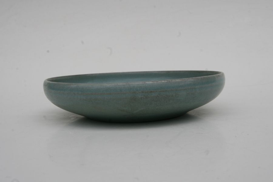 A Chinese celadon glazed shallow dish or brush washer, 19cms diameter.Condition ReportGood condition - Image 7 of 9