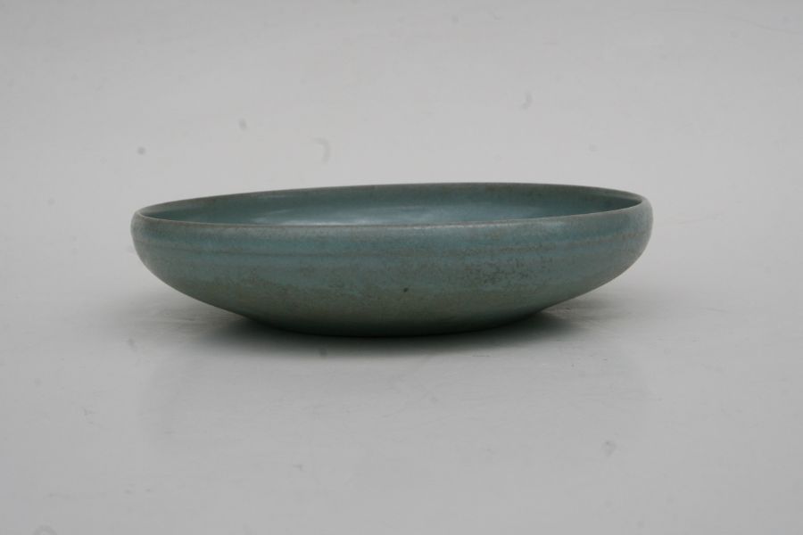 A Chinese celadon glazed shallow dish or brush washer, 19cms diameter.Condition ReportGood condition - Image 6 of 9