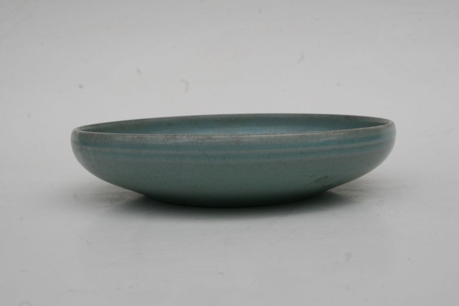 A Chinese celadon glazed shallow dish or brush washer, 19cms diameter.Condition ReportGood condition - Image 8 of 9
