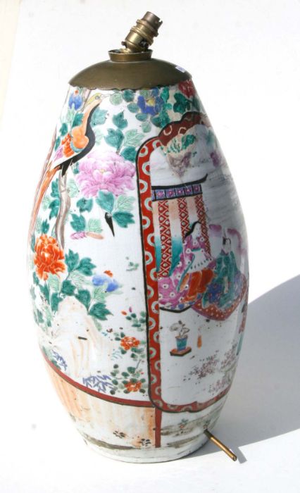 A large Japanese vase decorated with figures within a mountainous landscape and exotic birds - Image 3 of 5