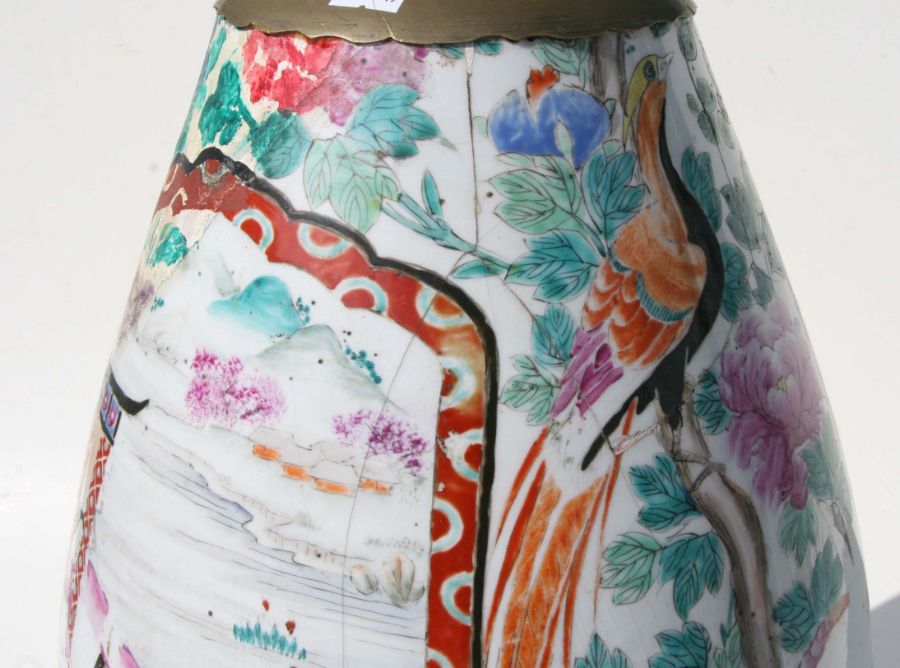 A large Japanese vase decorated with figures within a mountainous landscape and exotic birds - Image 5 of 5