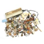 A quantity of costume jewellery to include brooches, compacts and similar items.