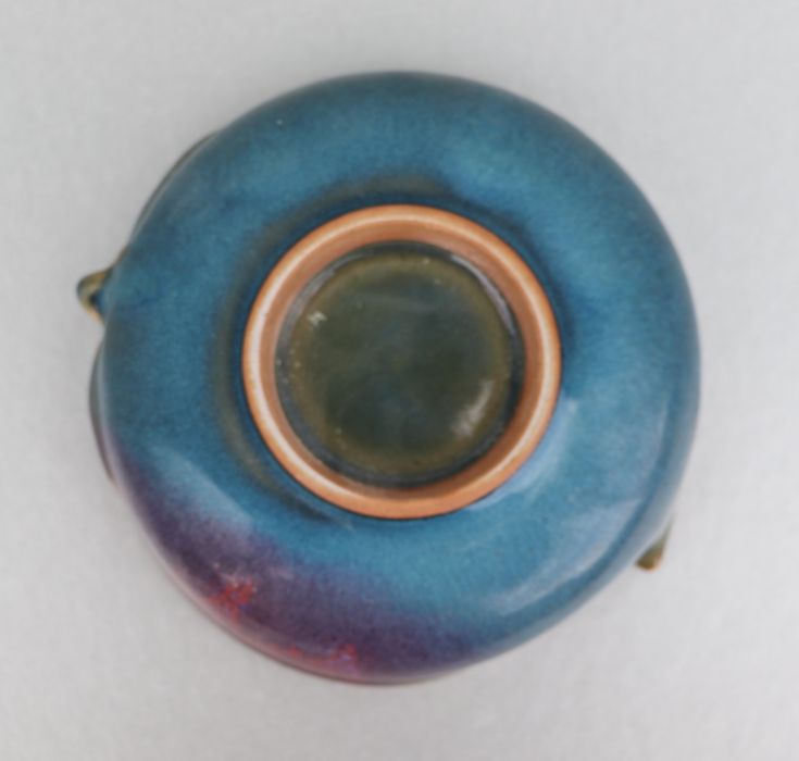 A Chinese Jun ware brush washer in the form of a peach, 14cms diameter. - Bild 3 aus 8