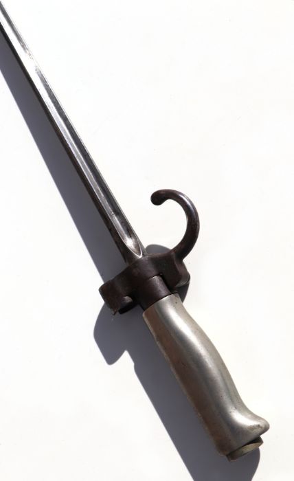 A French model M1886 first pattern Lebel Epee bayonet. Having a cruciform blade 52cms (20.5ins) - Image 5 of 5