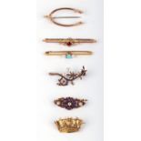 A group of 9ct gold and yellow metal brooches to include turquoise and pearl set examples, total