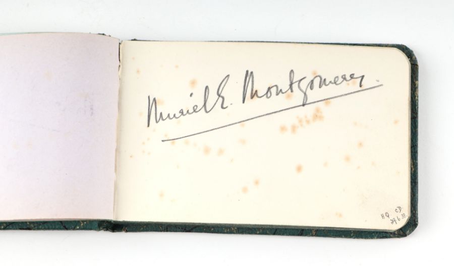 A 1933 autograph album containing signatures of various world scouting figures including Baden- - Image 4 of 4