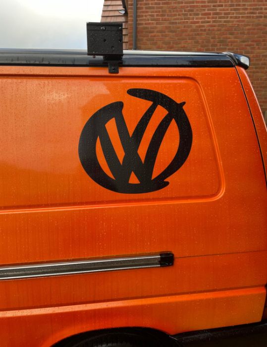 A 1992 Volkswagen T4 camper van, registration J42 SPF, orange. This 2.5 non turbo t4 camper van with - Image 22 of 25