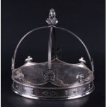 A Victorian silver plated cake stand with Queen Victoria bust finial, RD No. 64645, 24cms diameter.