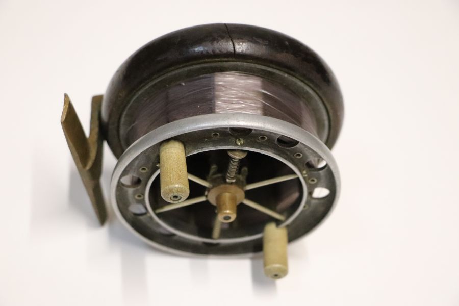 A group of vintage fishing reels to include a Starback example.Condition ReportThe reel with the - Image 6 of 13