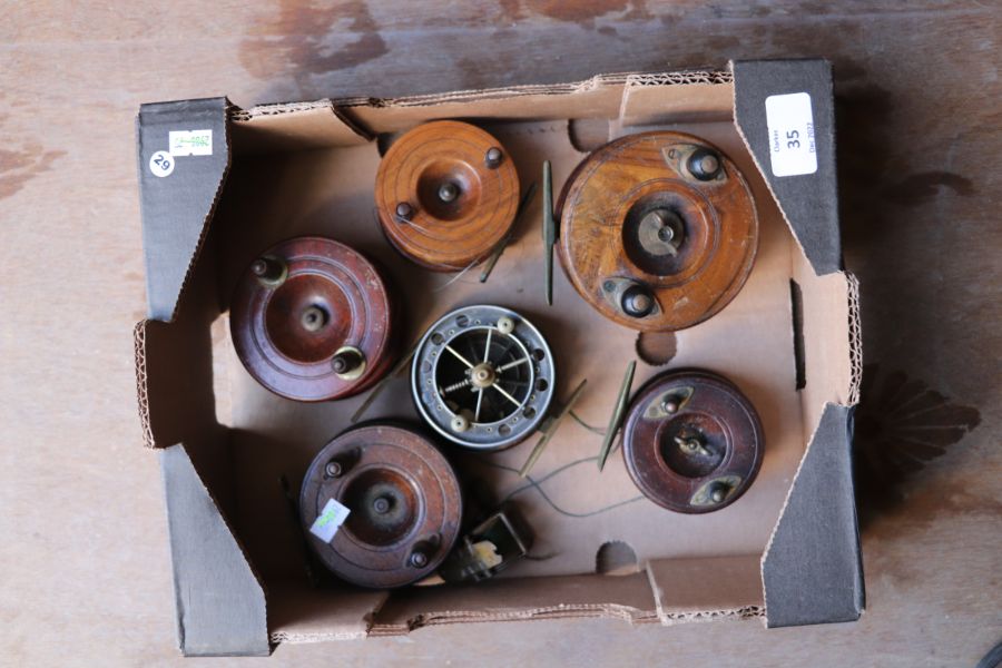 A group of vintage fishing reels to include a Starback example.Condition ReportThe reel with the - Image 12 of 13