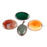 A group of agate and similar brooches and pendant (4)