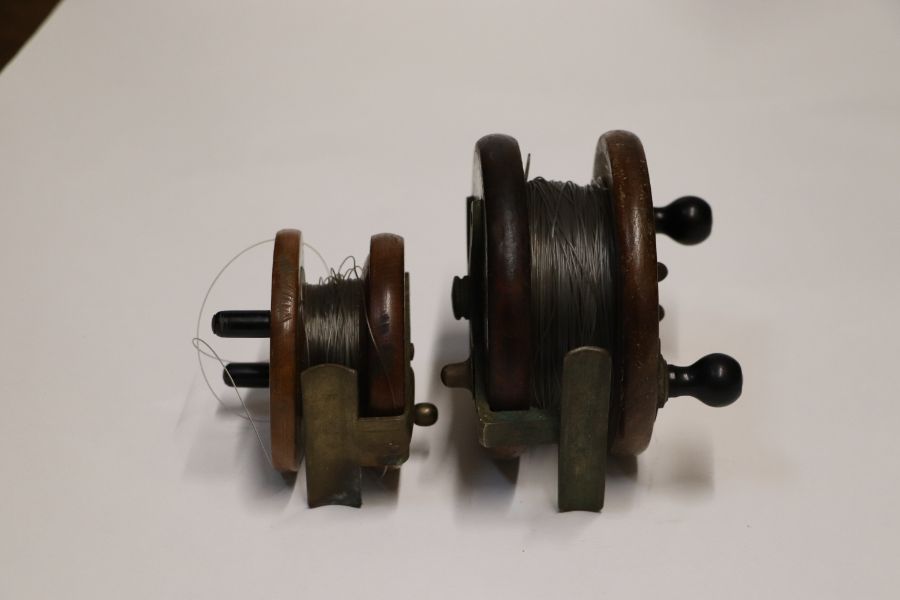 A group of vintage fishing reels to include a Starback example.Condition ReportThe reel with the - Image 9 of 13