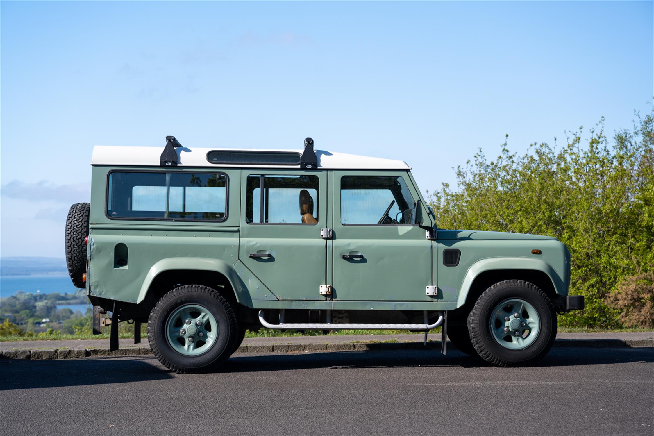 2000 Land Rover Defender 110 County TD5 Heritage - Image 5 of 10