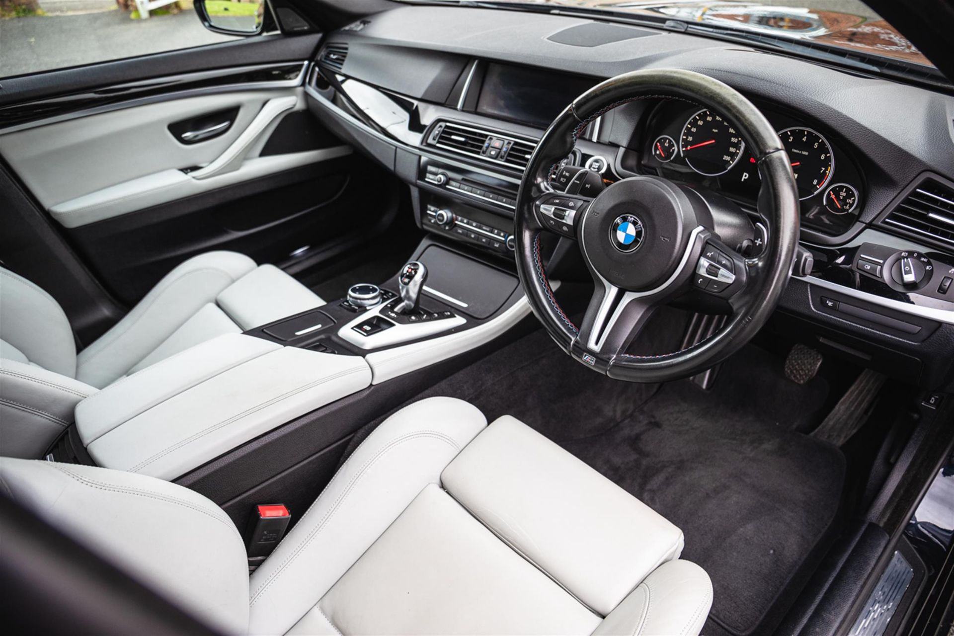 2014 BMW M5 (F10) 4.4-litre V8 - Image 2 of 10