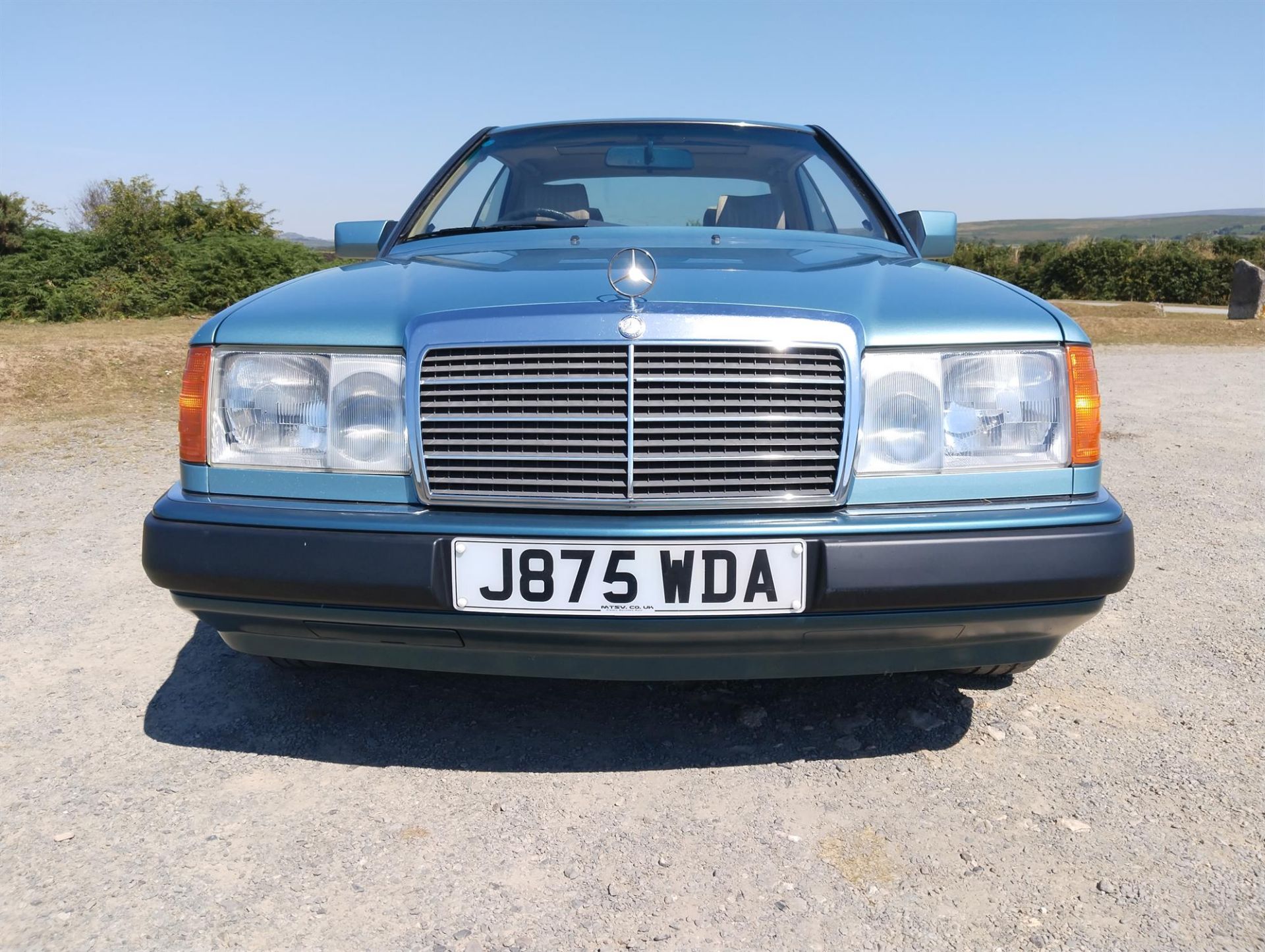 1990 Mercedes-Benz 230CE (W124) - Image 4 of 10