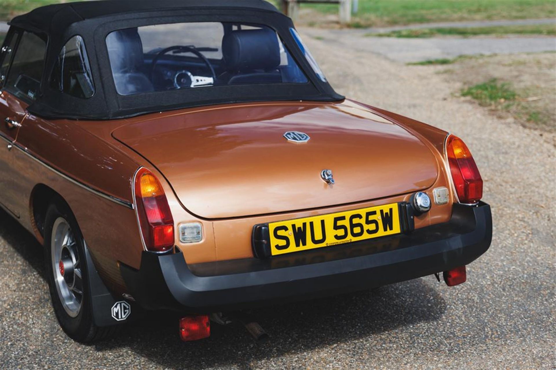 **WITHDRAWN** 1981 MG B LE Roadster - Image 9 of 10