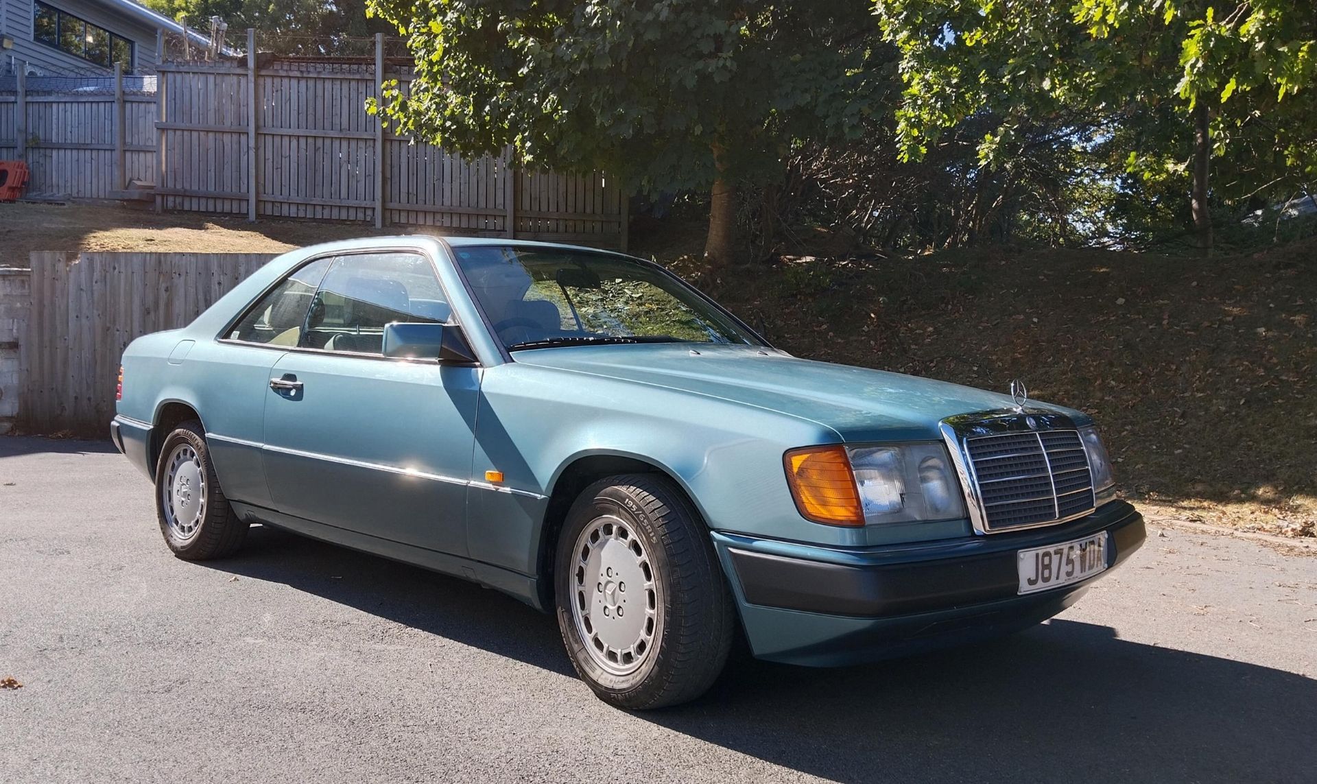 1990 Mercedes-Benz 230CE (W124)