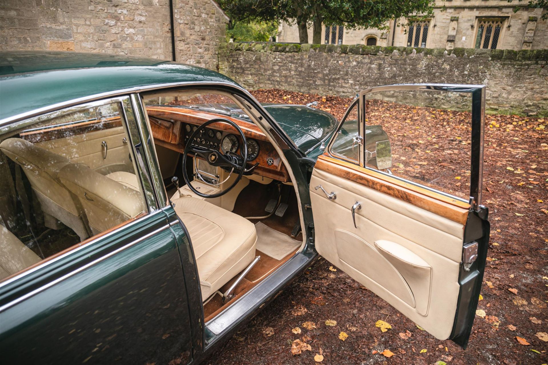 1965 Jaguar MK2 3.4 Saloon Manual Overdrive - Image 8 of 10