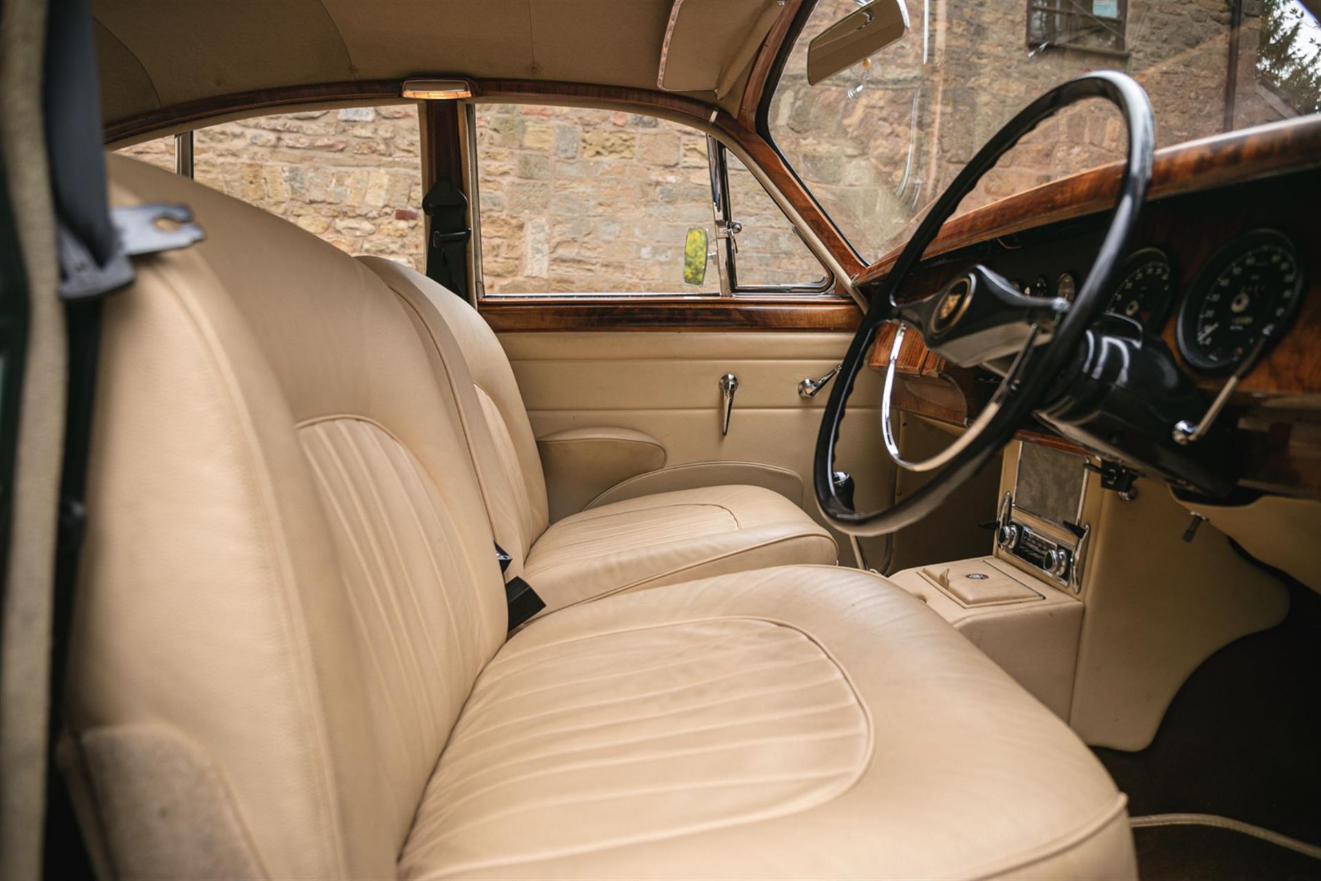 1965 Jaguar MK2 3.4 Saloon Manual Overdrive - Image 9 of 10