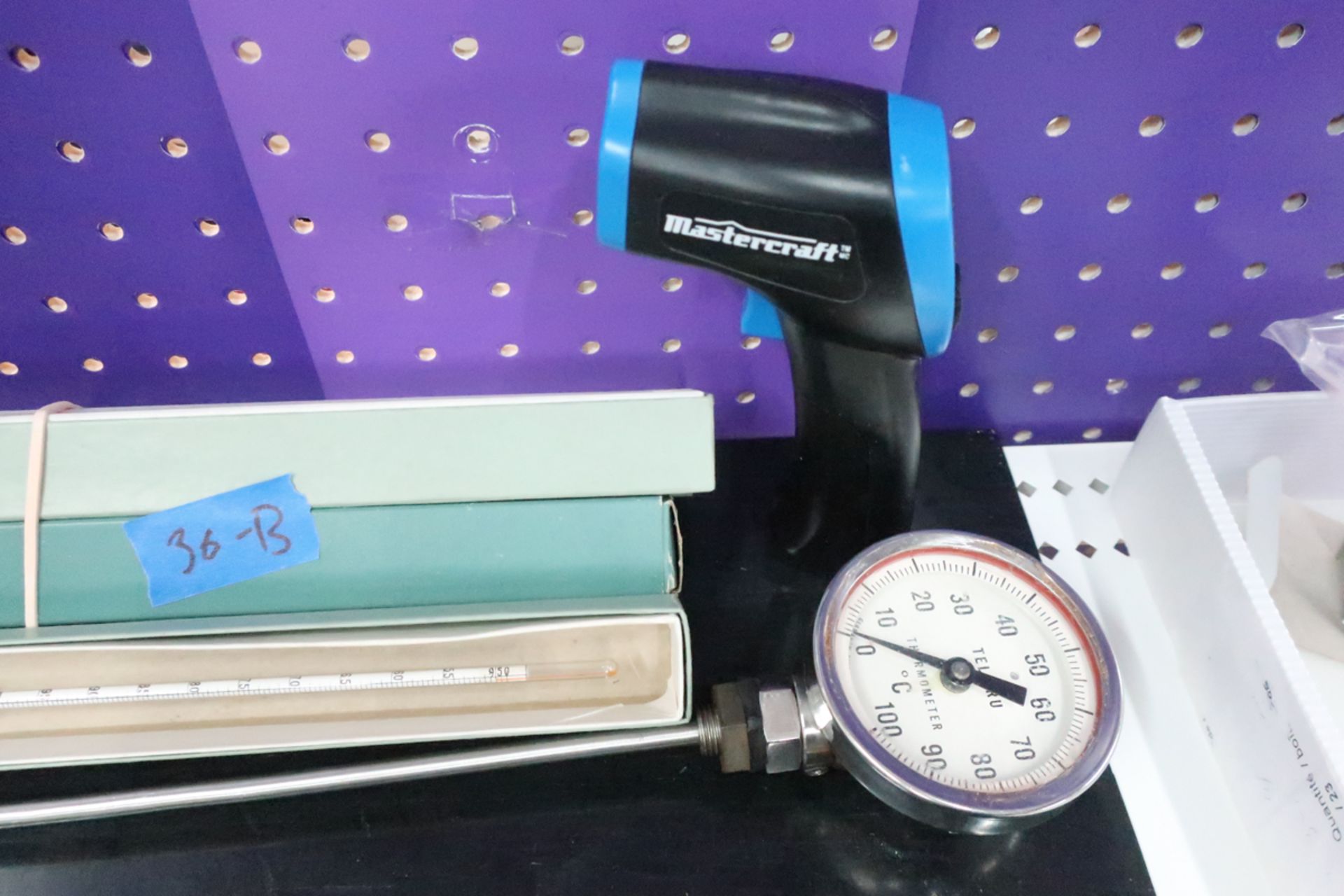 LOT OF LAB EQUIPMENT : THERMOMETERS & HYDROMETERS - Image 3 of 4