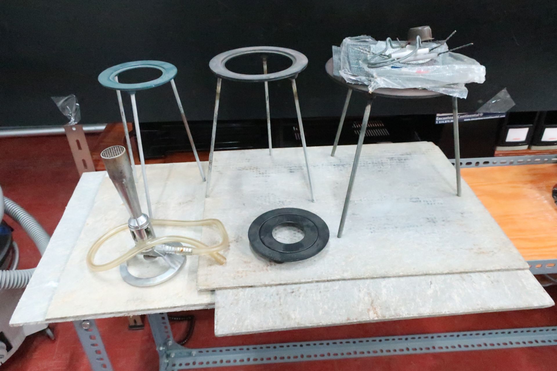 BUNSEN BURNER WITH STANDS AND HEAT PLATES