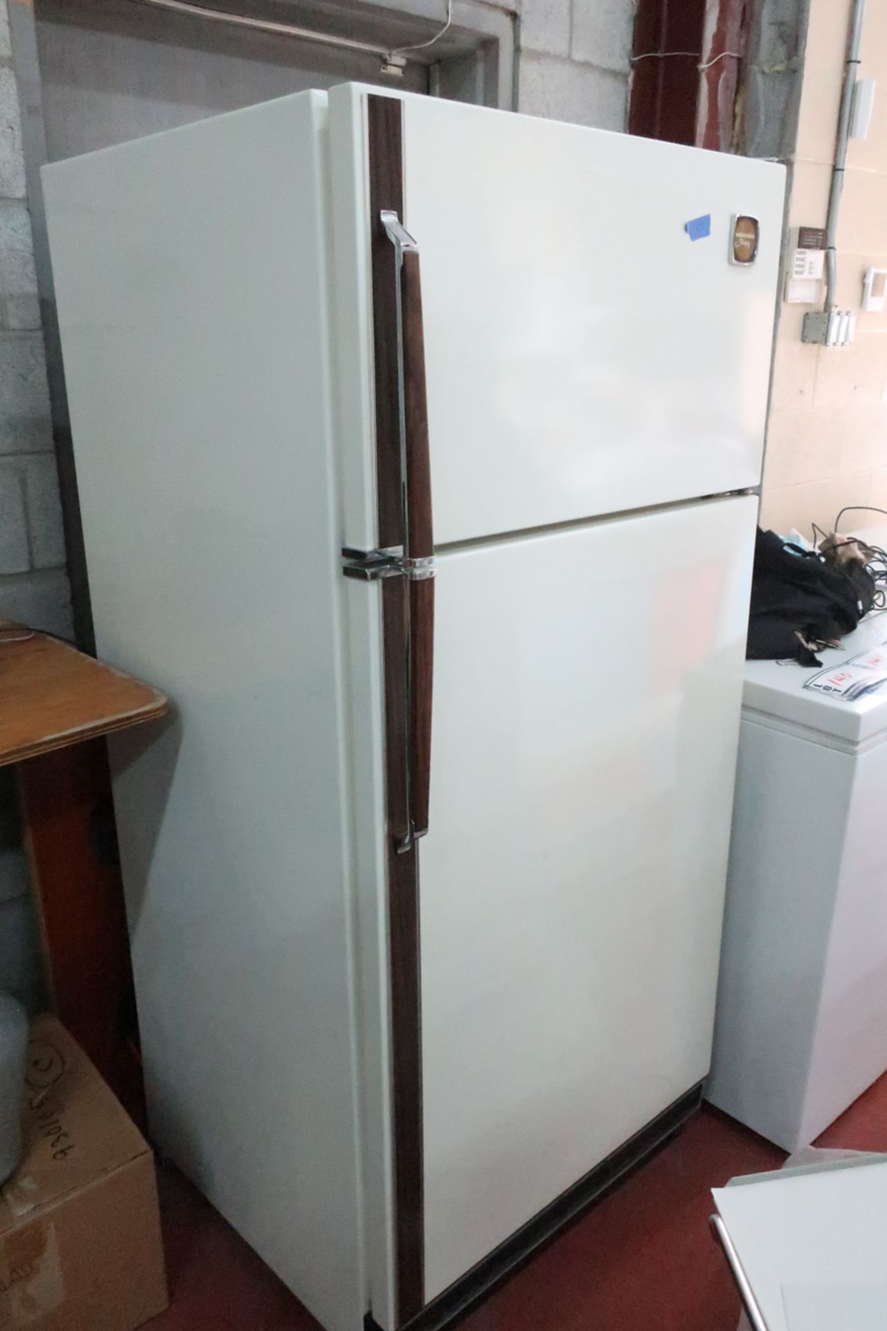 refrigerator moffat 65"x27"35"