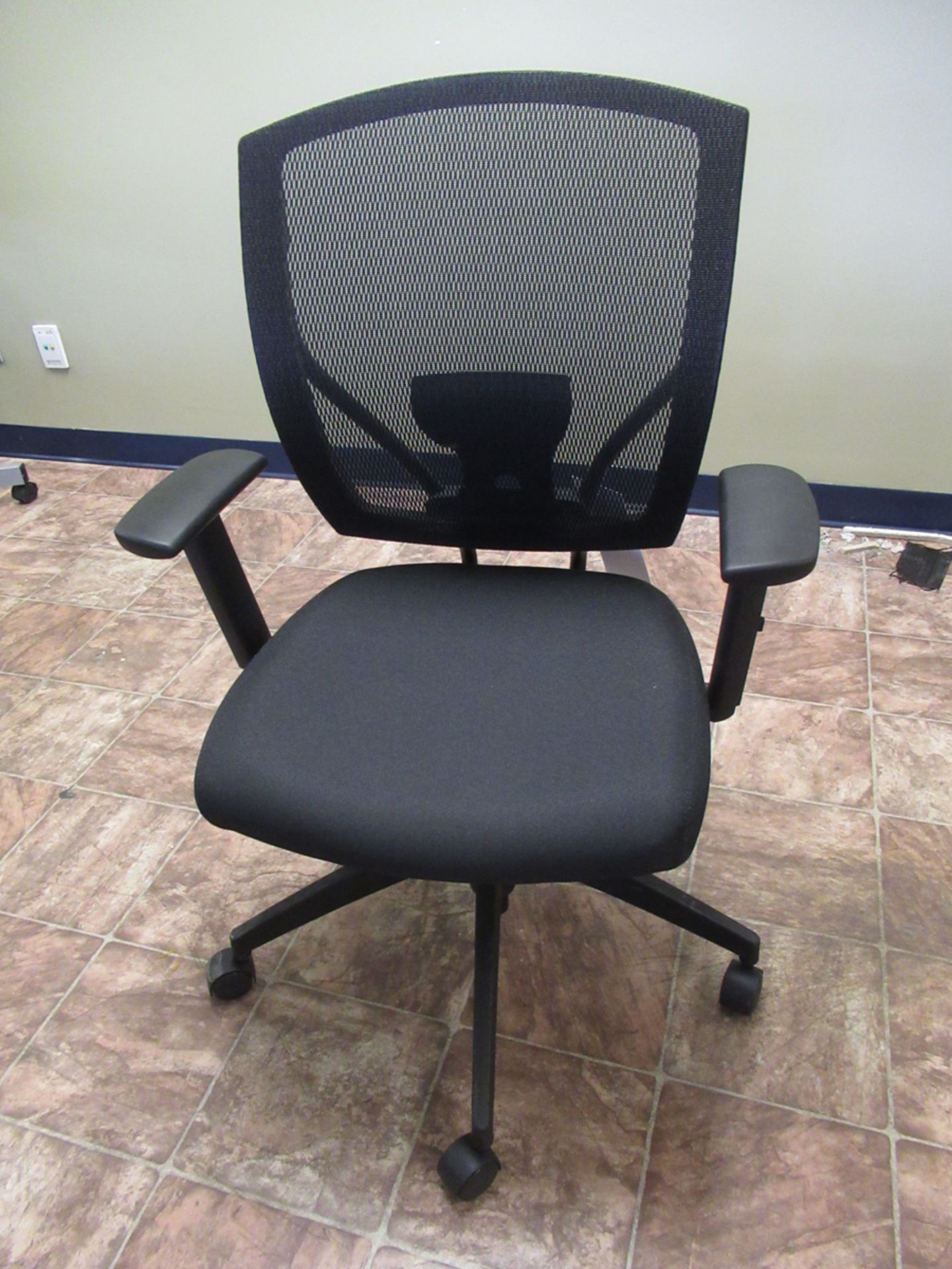 MESH OFFICE CHAIR (NEW)