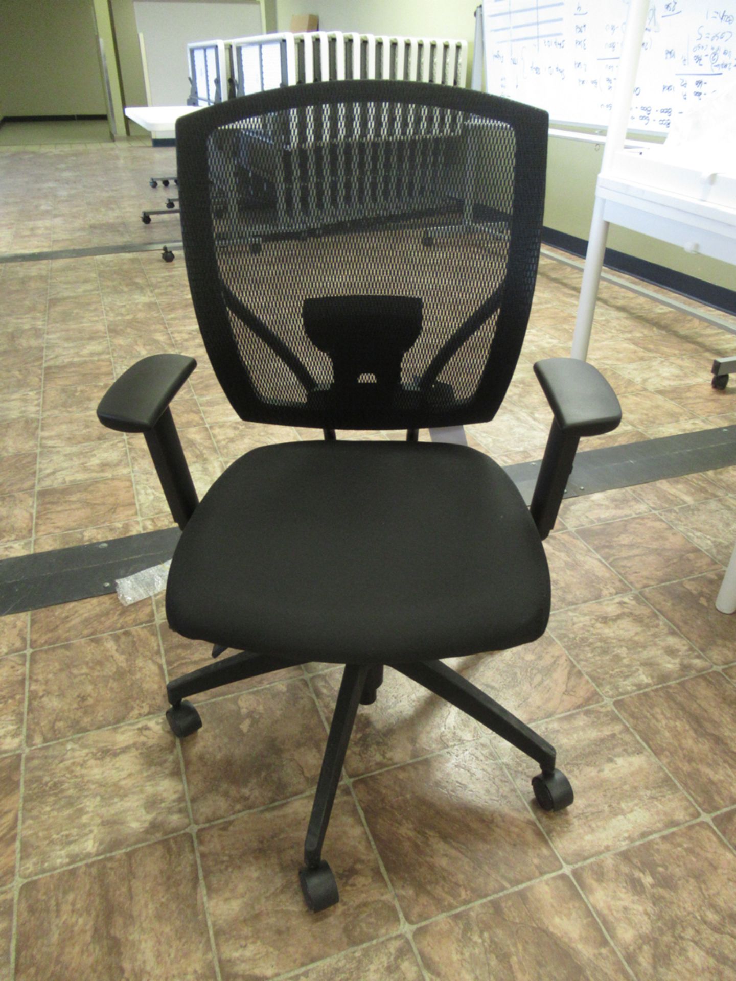 MESH OFFICE CHAIR (NEW)