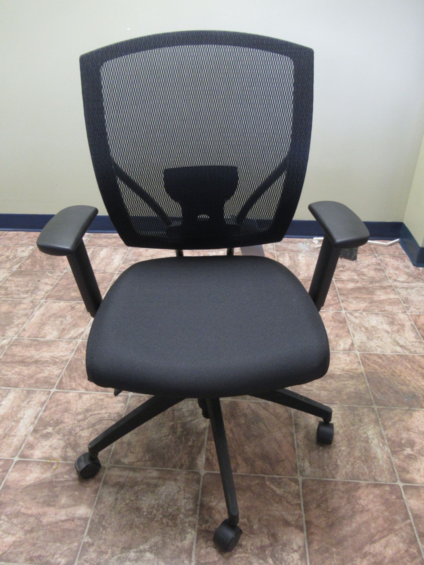 MESH OFFICE CHAIR (NEW)