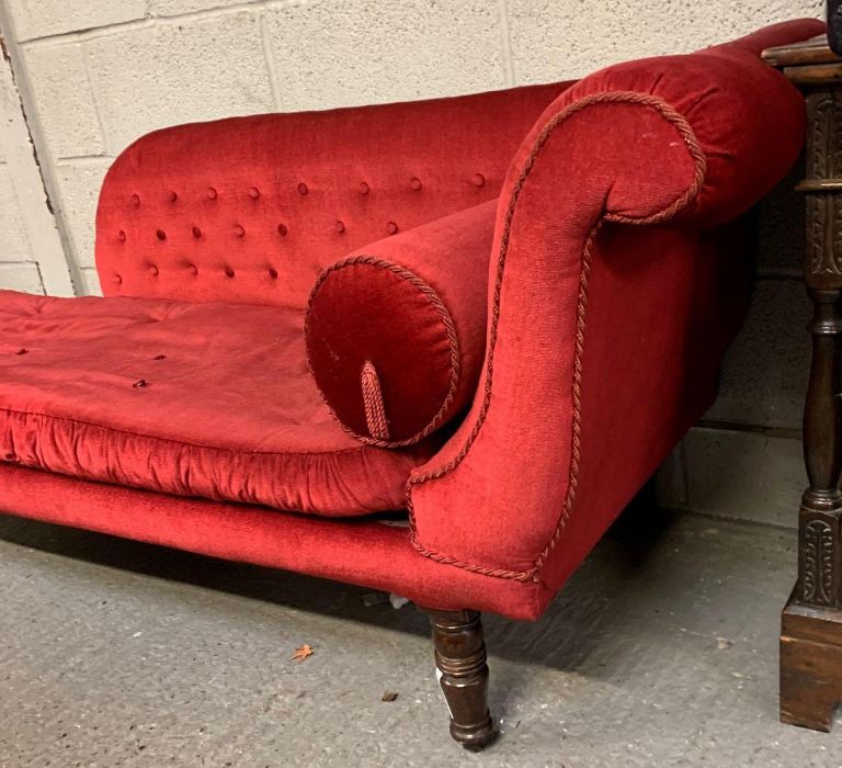 A 20th century chaise longue, upholstered in a red - Bild 4 aus 4