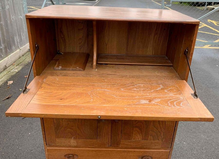 An Ercol cabinet and bureau, model number 430, wi - Bild 9 aus 16