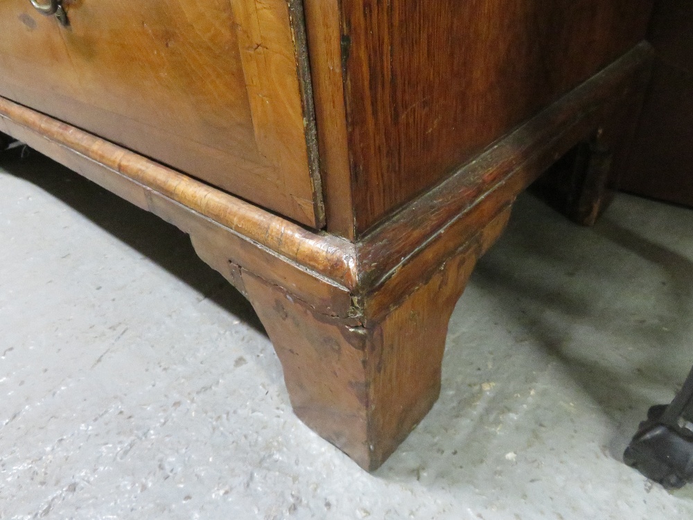 A 19th century walnut and mahogany chest of drawer - Bild 10 aus 10