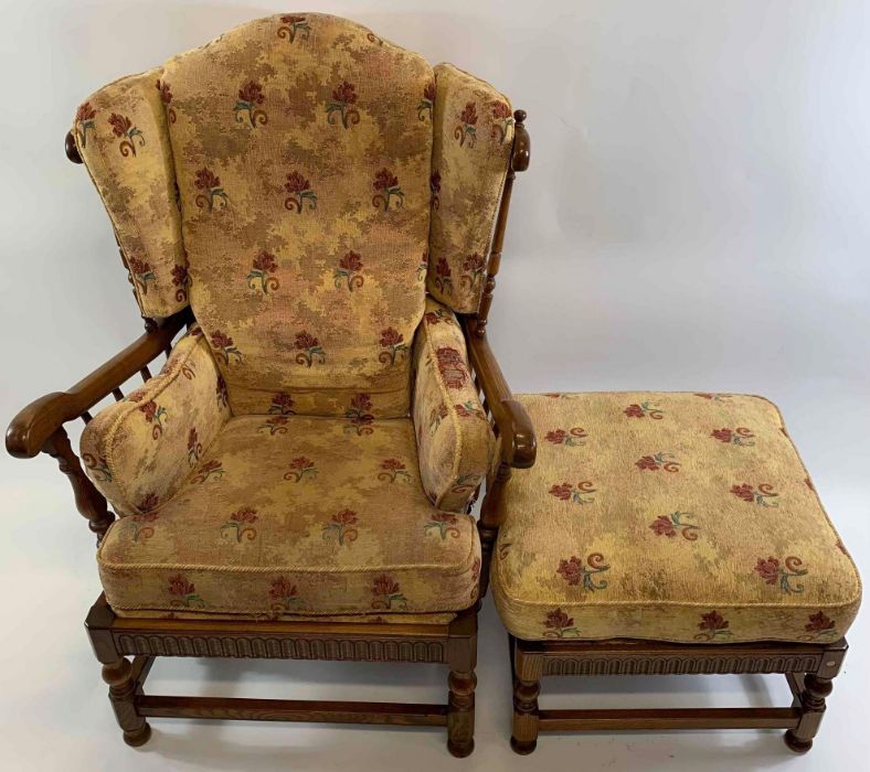 An Ercol open armchair and matching stool - Bild 2 aus 2