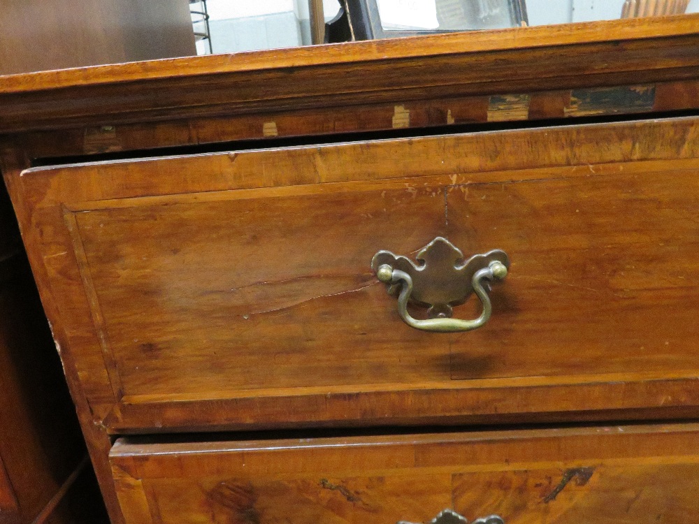 A 19th century walnut and mahogany chest of drawer - Bild 8 aus 10