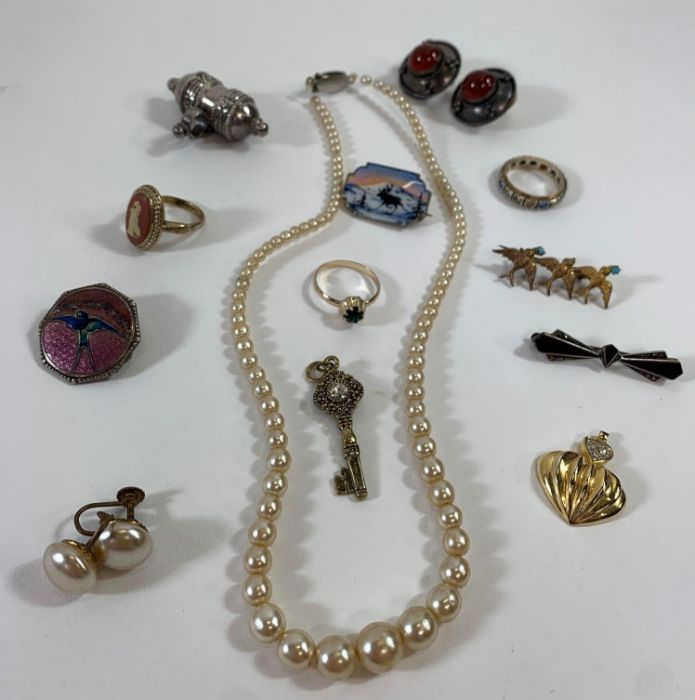 A large collection of assorted costume jewellery t - Image 17 of 17