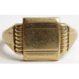 A gentleman's Art Deco style 9ct yellow gold signe