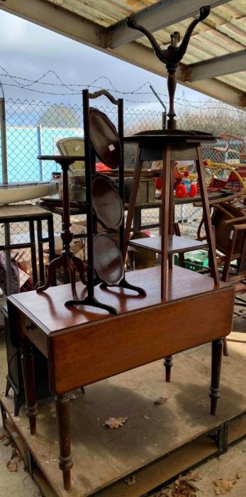 Tilt top mahogany table on ball and claw feet, cak