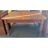 Victorian mahogany extending dining table