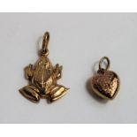 A 9ct gold charm in the form of a frog, 1.55 grams