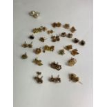 Five pairs of 9ct gold stud earrings and one singl