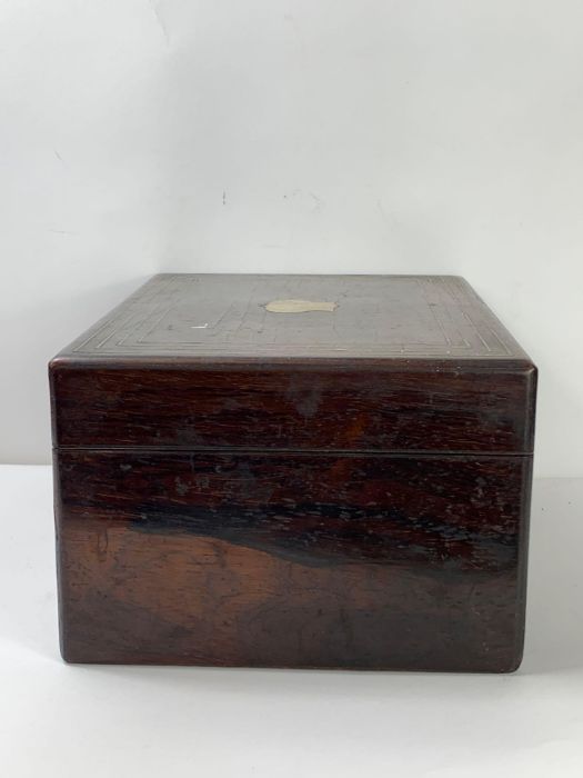 A Victorian rosewood veneer work box, with mother - Image 5 of 5