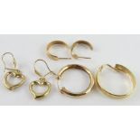 A single hoop earring marked '750', 1.7g gross; to