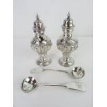 A pair of silver peppers, London 1899, Goldsmiths